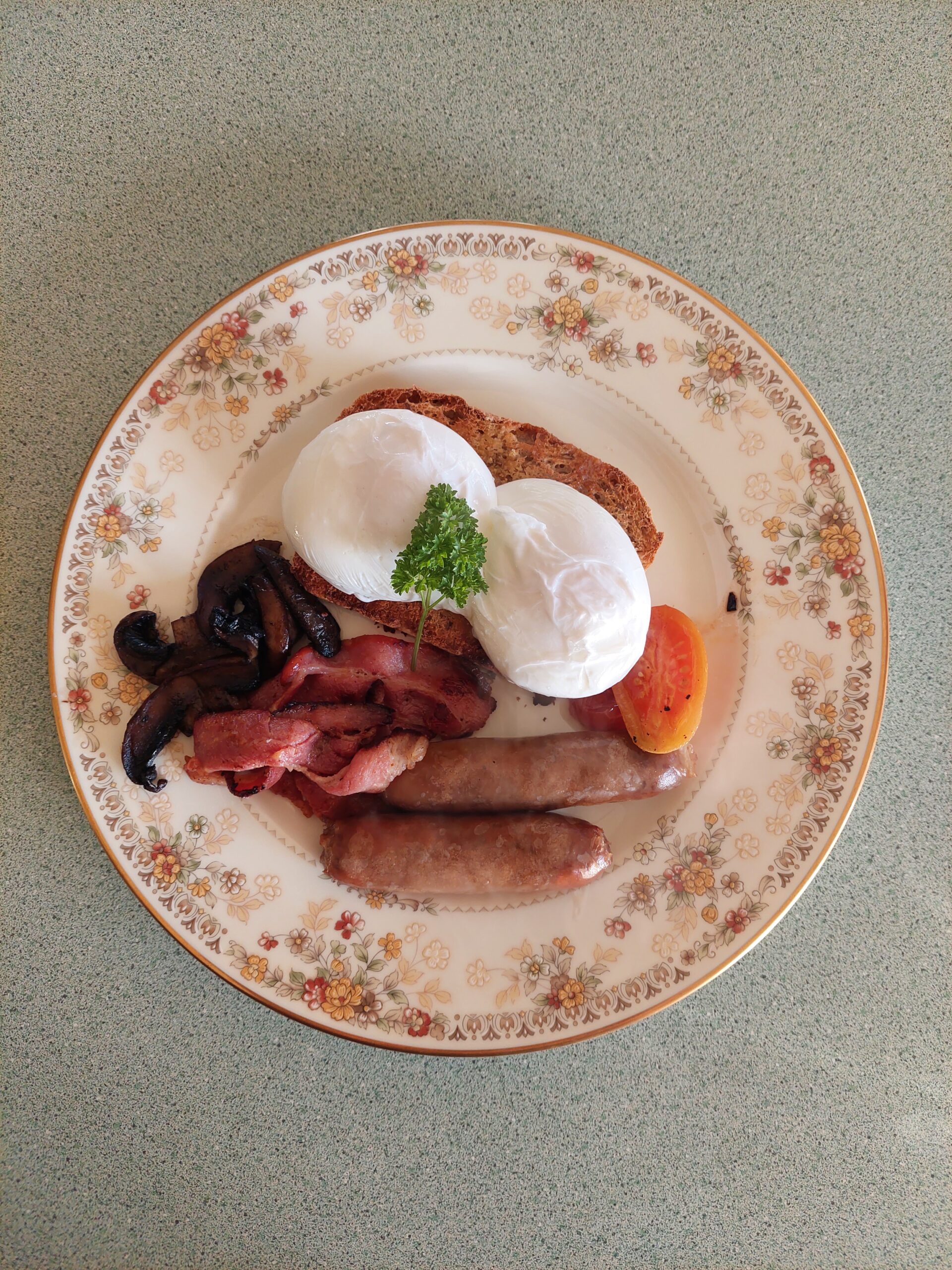 A cooked breakfast from the Awatuna Sunset Lodge dining menu