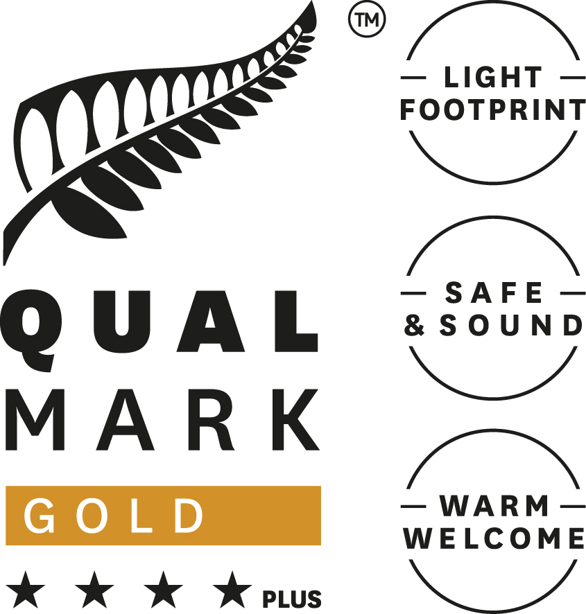 Stacked Qualmark 4 Star Plus Gold Sustainable Tourism Business Award Logo (2)